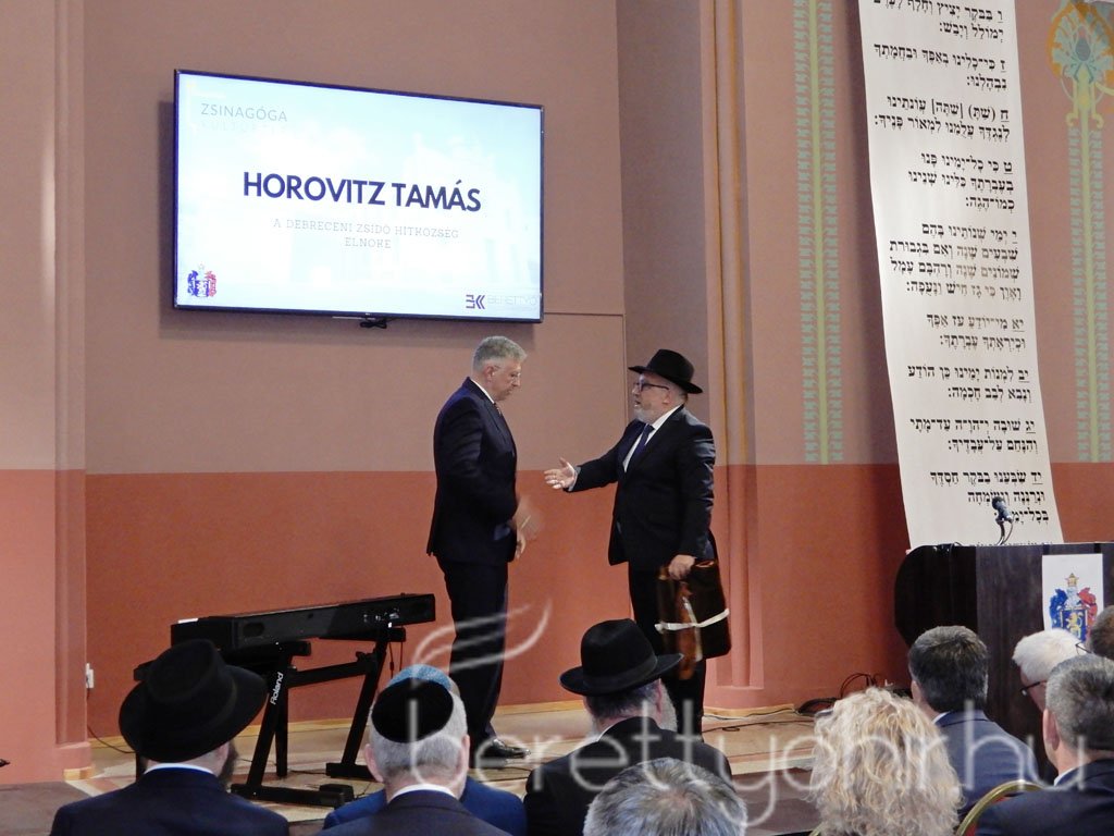 Átadták a felújított zsinagógát 57